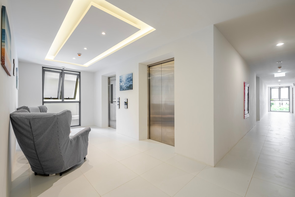 Bellevue Beachfront Studio — 13