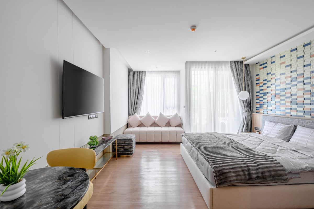 Bellevue Beachfront Studio