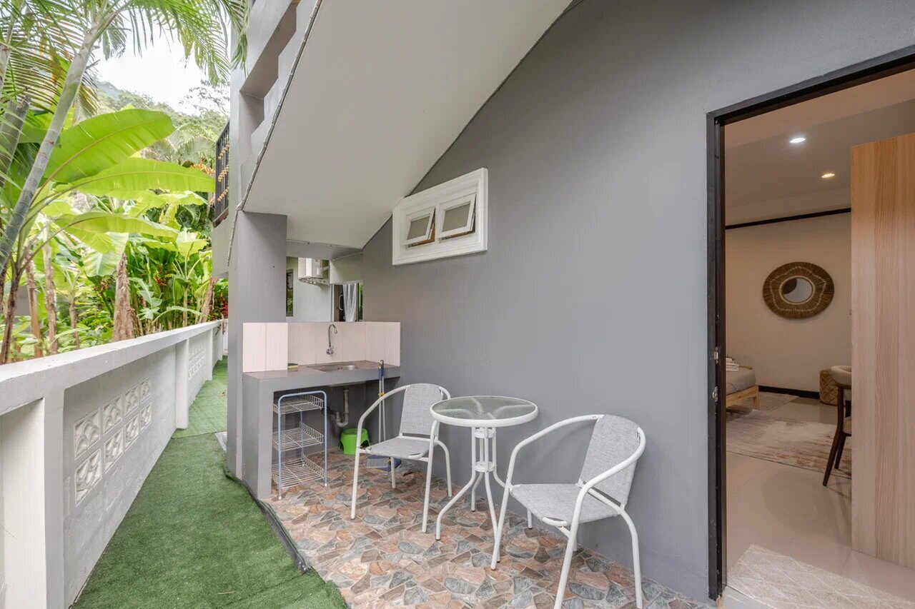 Jungle Apartment II — 8